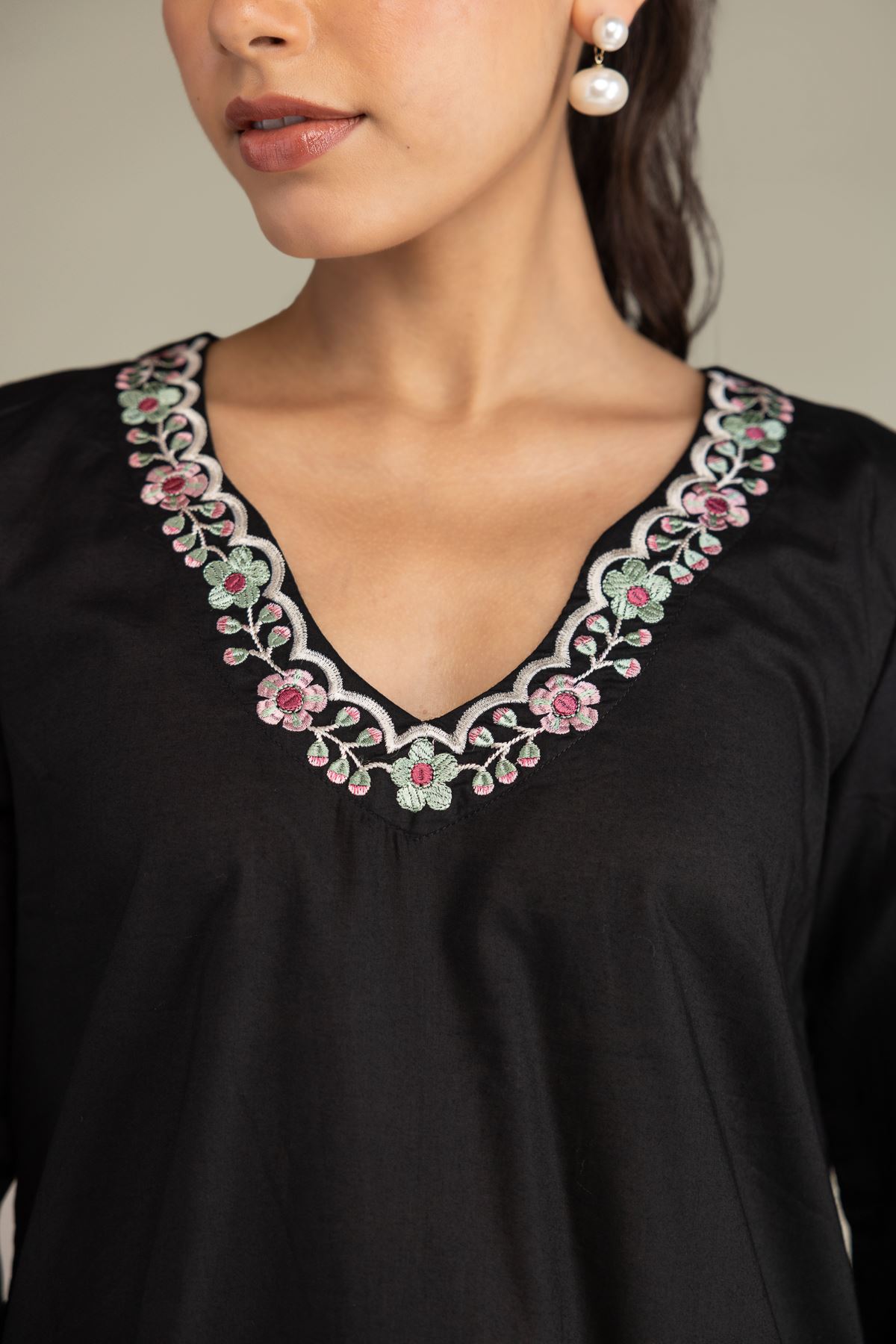 Embroidered Cambric Black Cambric Kurta - T-A11-26-203FH1-VG