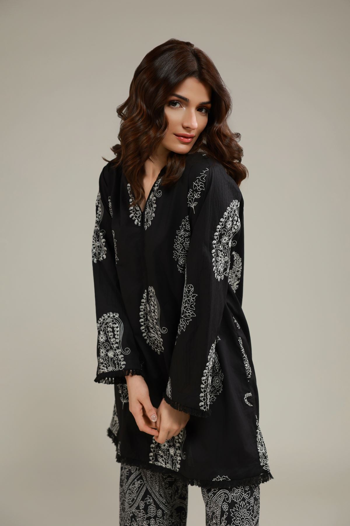 Embroidered Cotton Crinkle Paisley V-Neck Kurta - 25-09-10E2-03TA-VG