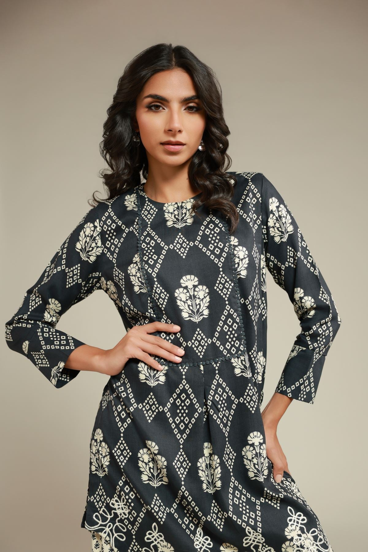 Embroidered Viscose Kurta - 1-26-125-A-E-VG