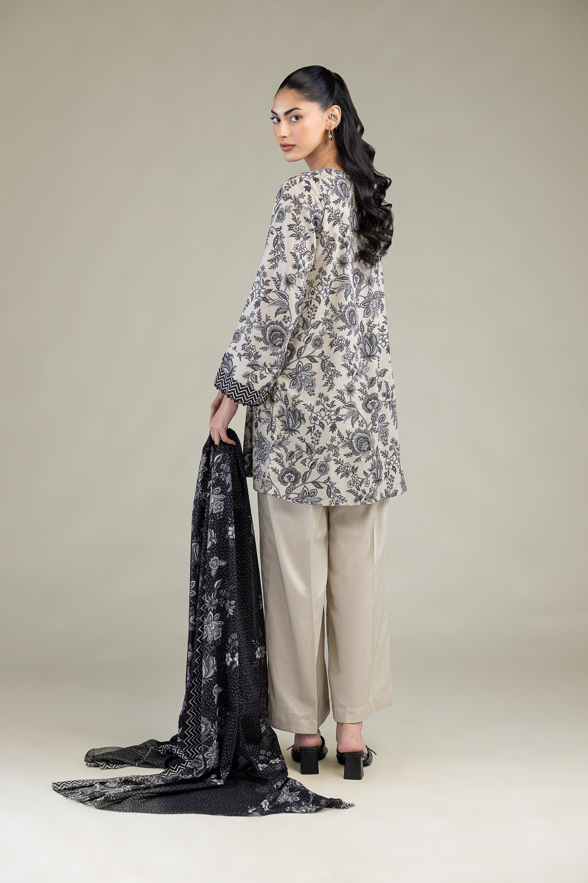 Embroidered Cambric Fabrics 3 Piece - A22-26-209FB1-VG