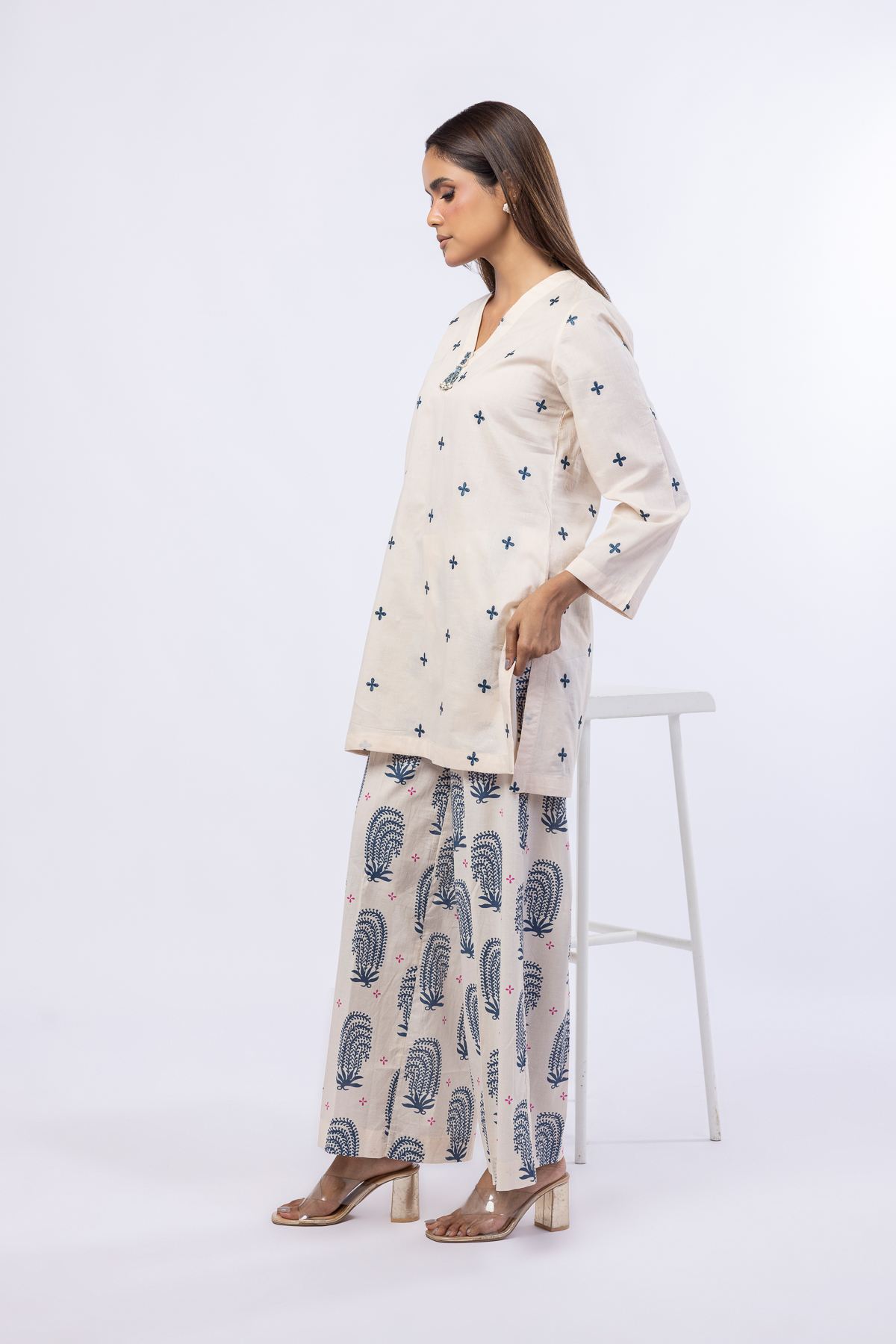 Embroidered Cambric Kurta - 25-08K3-05TA-VG