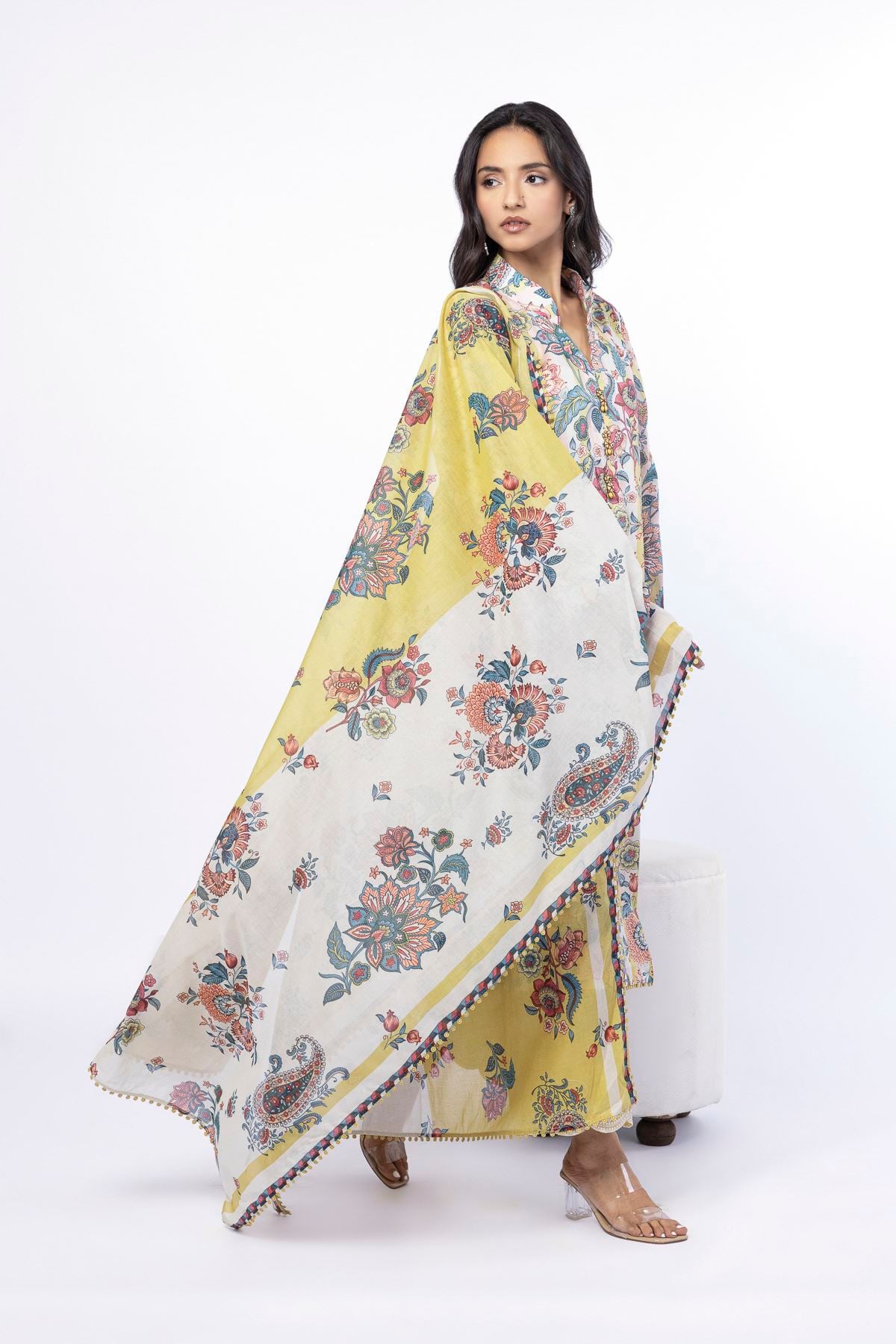 Embroidered Lawn Fabrics 3 Piece - 25-10-12E9-02TA-VG