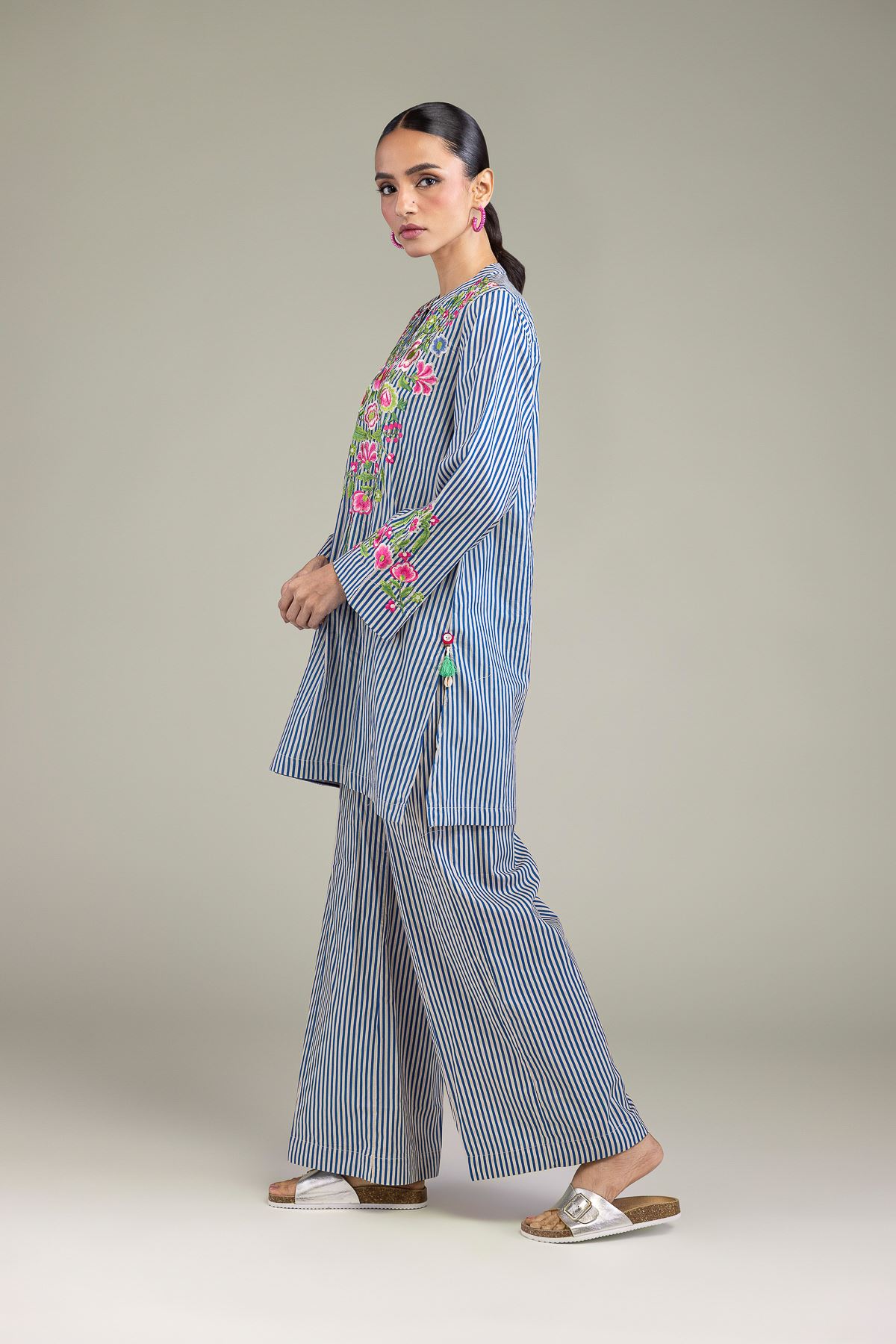 Embroidered Cambric Blue Floral Kurta - T-A11-26-113FG1-VG