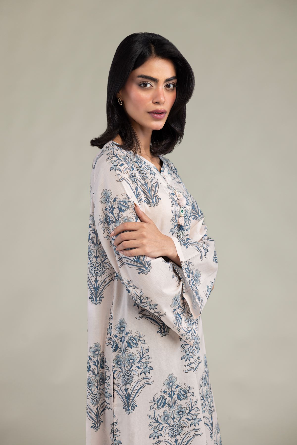 Embroidered Cambric Floral Printed Kurta - T-A11-26-213FG1-VG