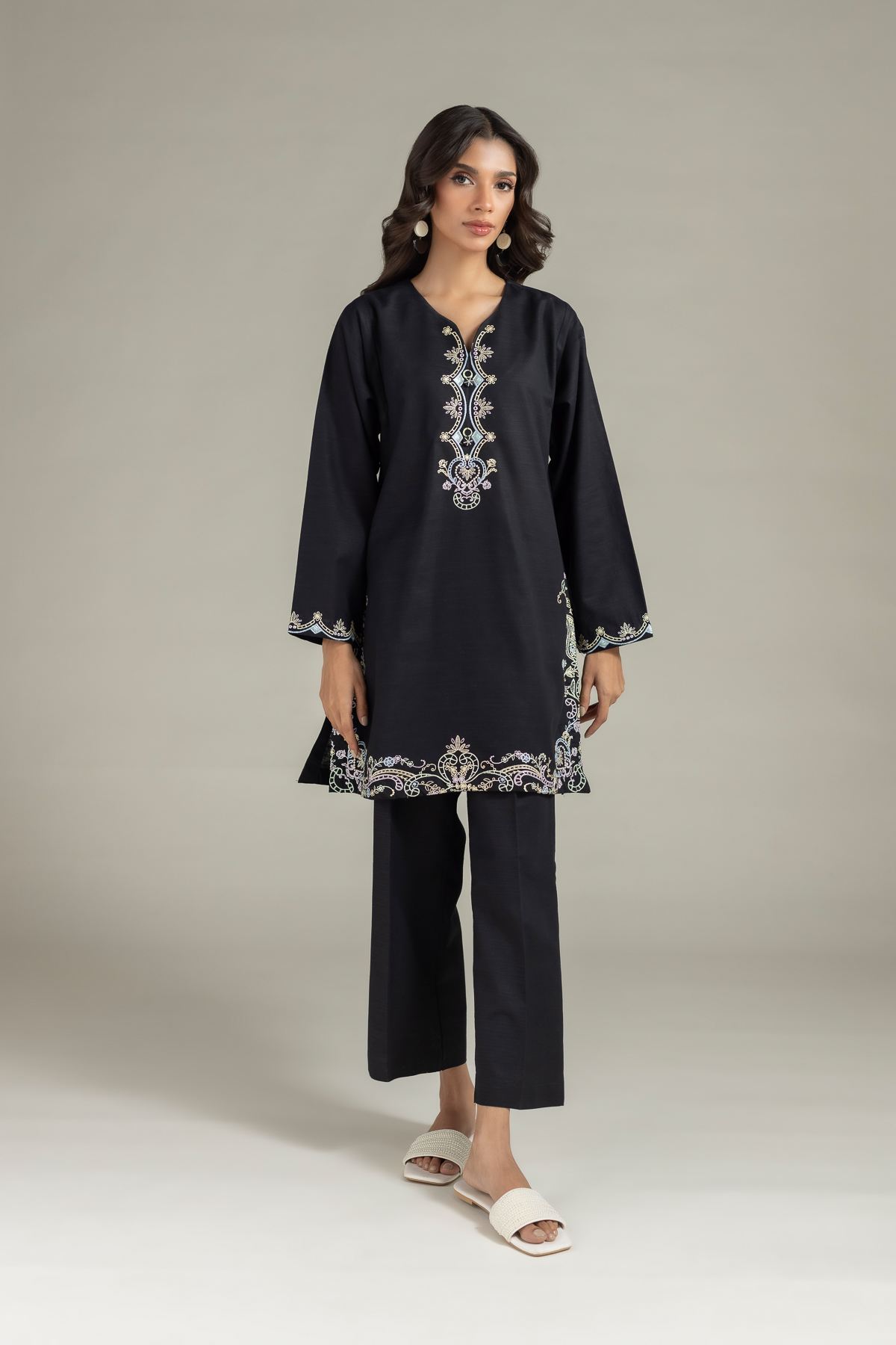 Embroidered Khaddar Kurta - 25-10-11E8-10TB-VG