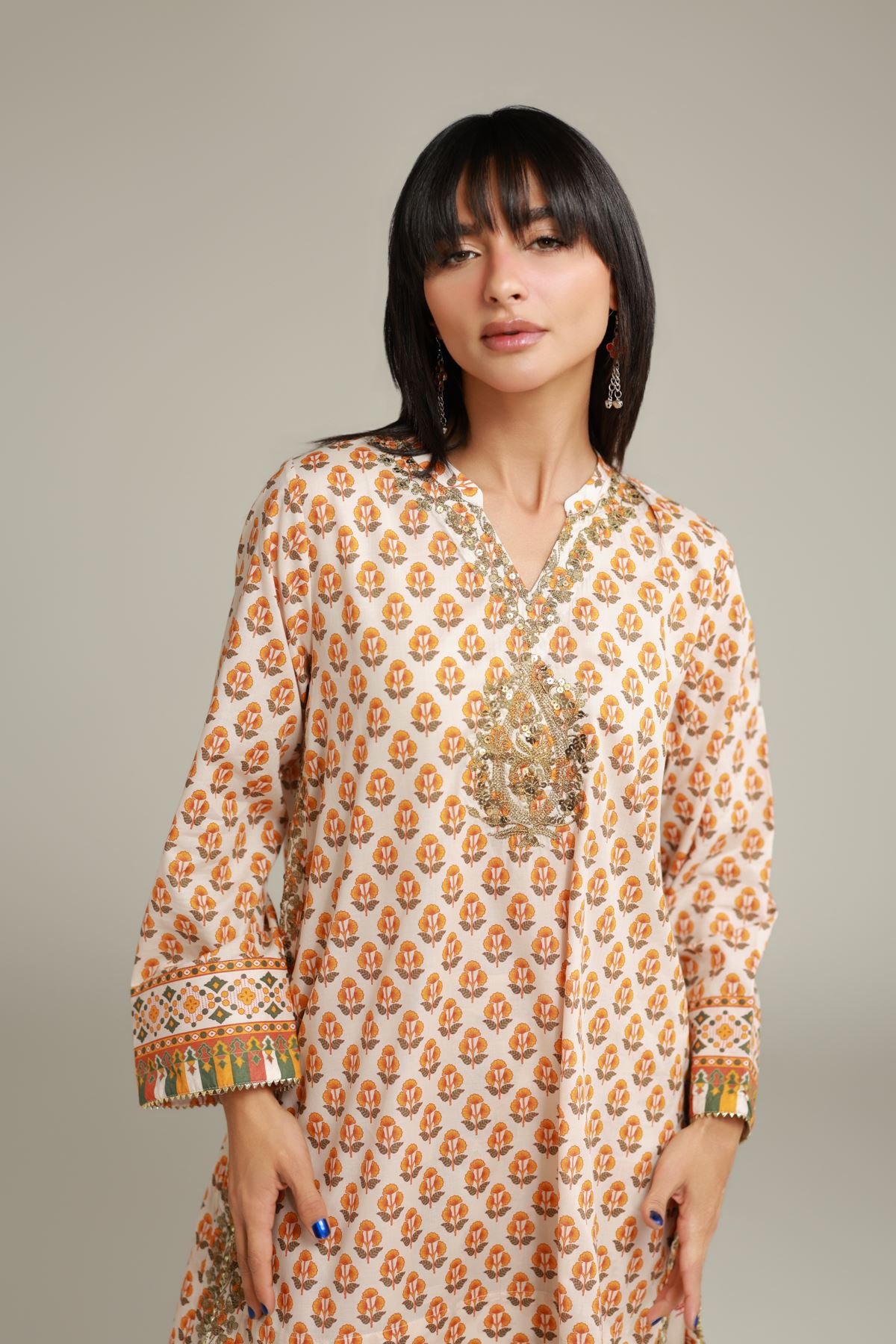 Embroidered Cambric Floral V-Neck Kurta - 26-02-1E13-02TA-VG
