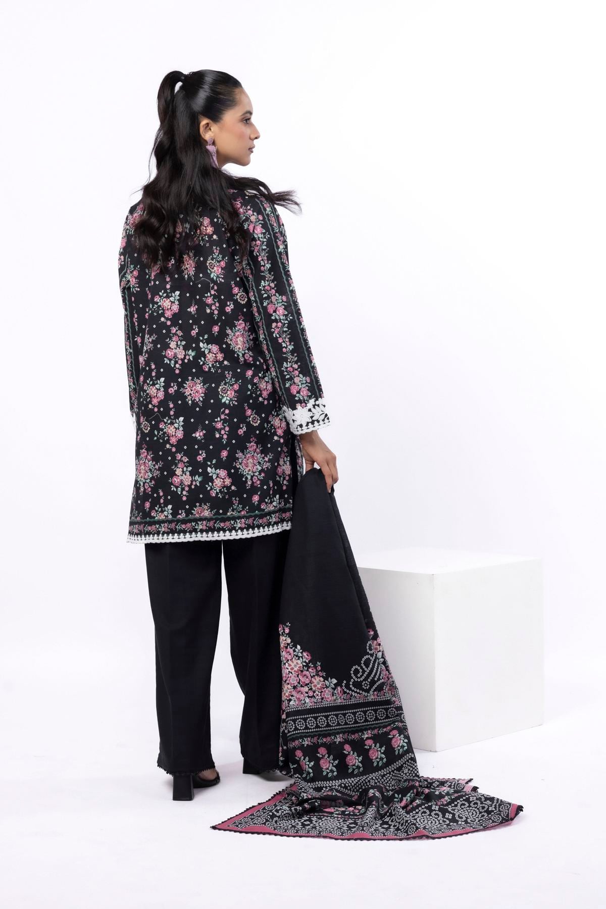 Embroidered Light Khaddar Fabrics 3 Piece - KW57A-VG