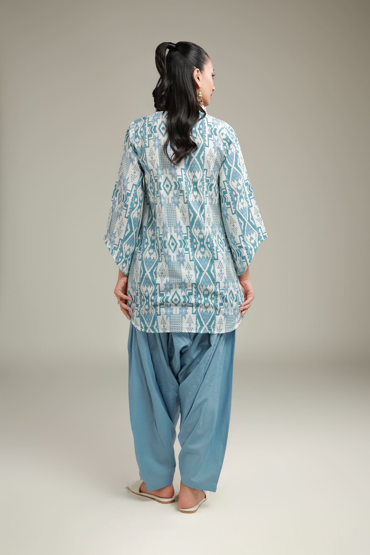 Embroidered Cotton Dobby Geometric V-Neck Kurta - R-SB25056A-VG