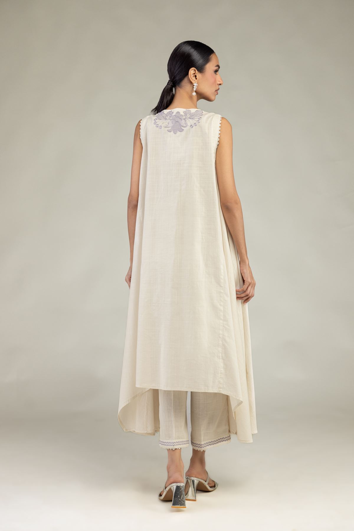 Textured Cotton Embroidered Floral Sleeveless Kurta - 1-26-226-A-A1-VG