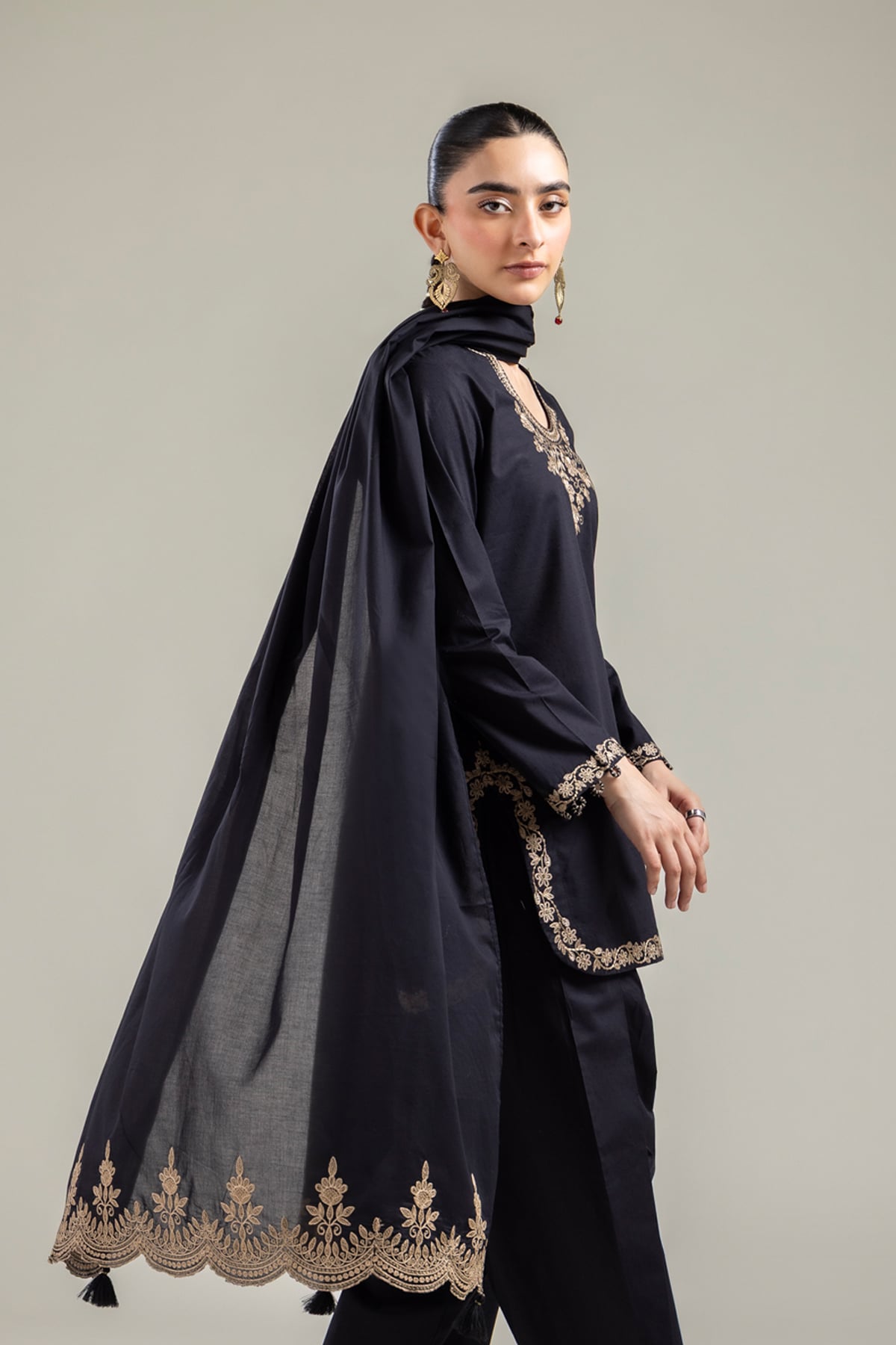 Embroidered Lawn Black Lawn Dupatta - 1-26-121-A-B-VG
