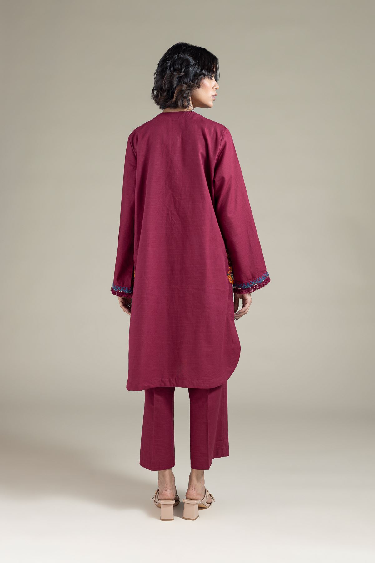 Embroidered Khaddar Kurta - 25-09-11E11-10TA-VG