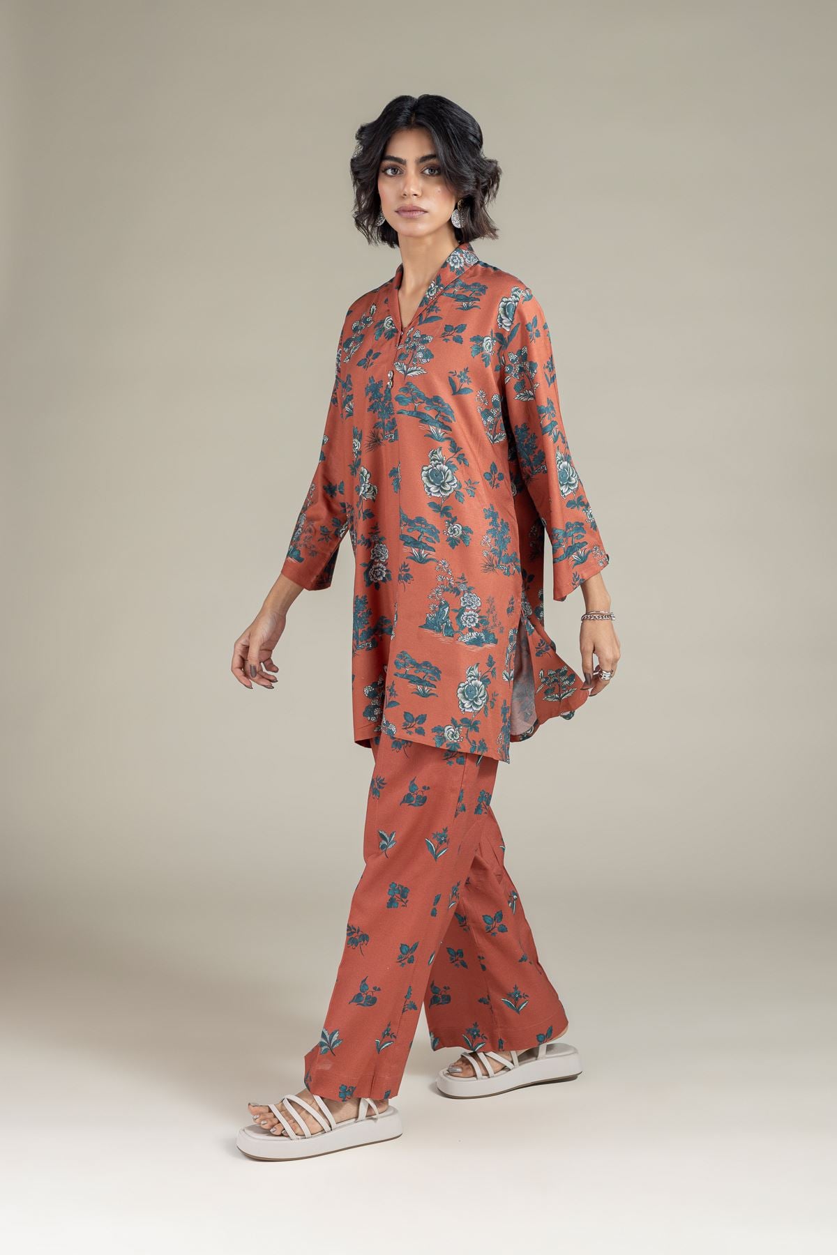 Embroidered Raw Silk Pants - R-25-05E62-08TB-VG