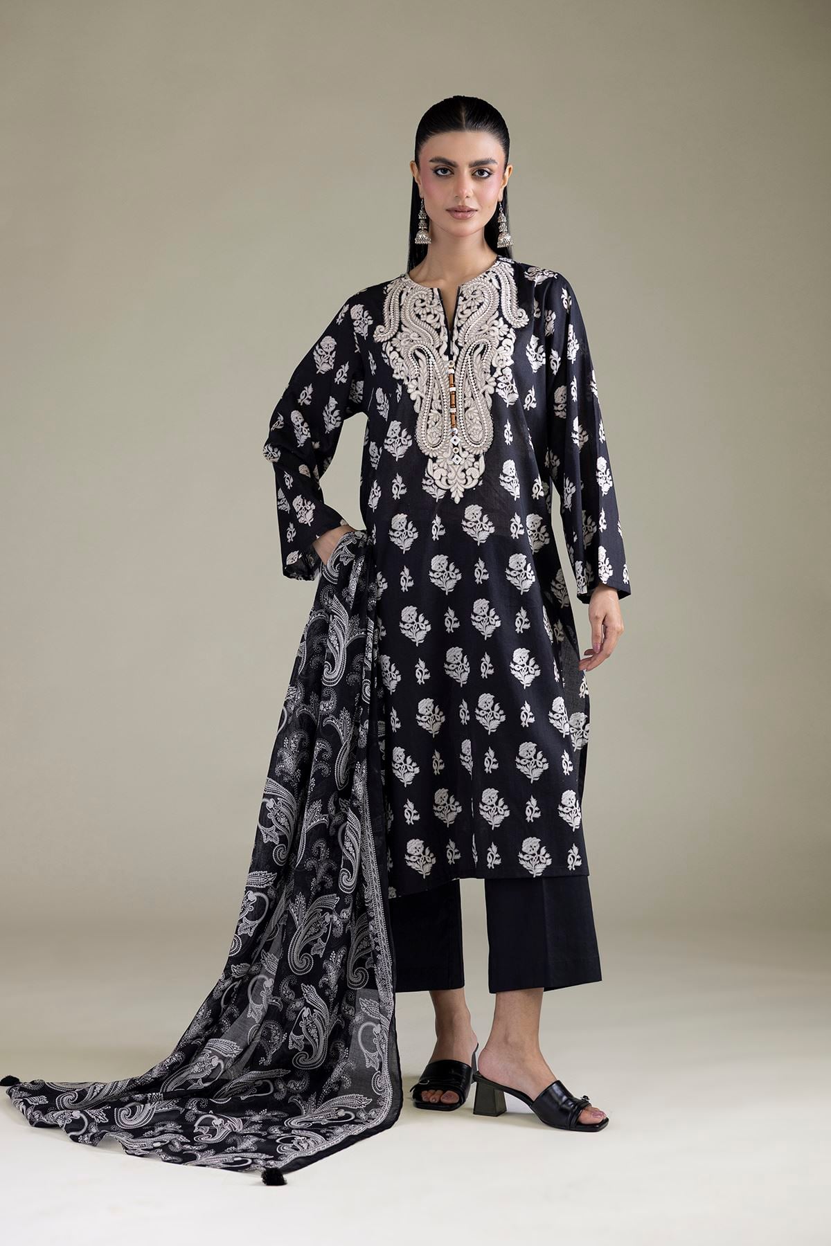 Embroidered Cambric Fabrics 3 Piece - A33-26-204FC1-VG