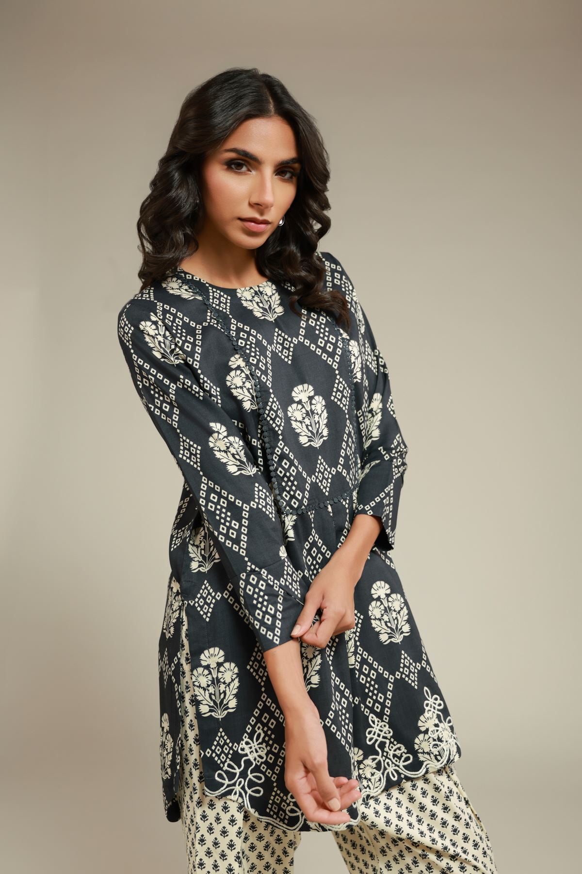 Embroidered Viscose Kurta - 1-26-125-A-E-VG