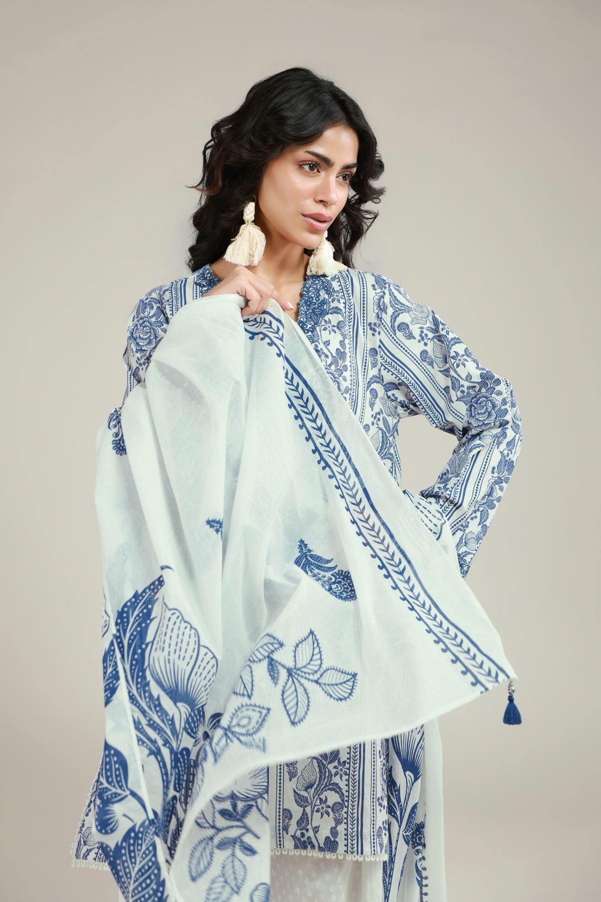 Embroidered Lawn 3-Piece Floral Suit - T-A22-26-102FG1-VG