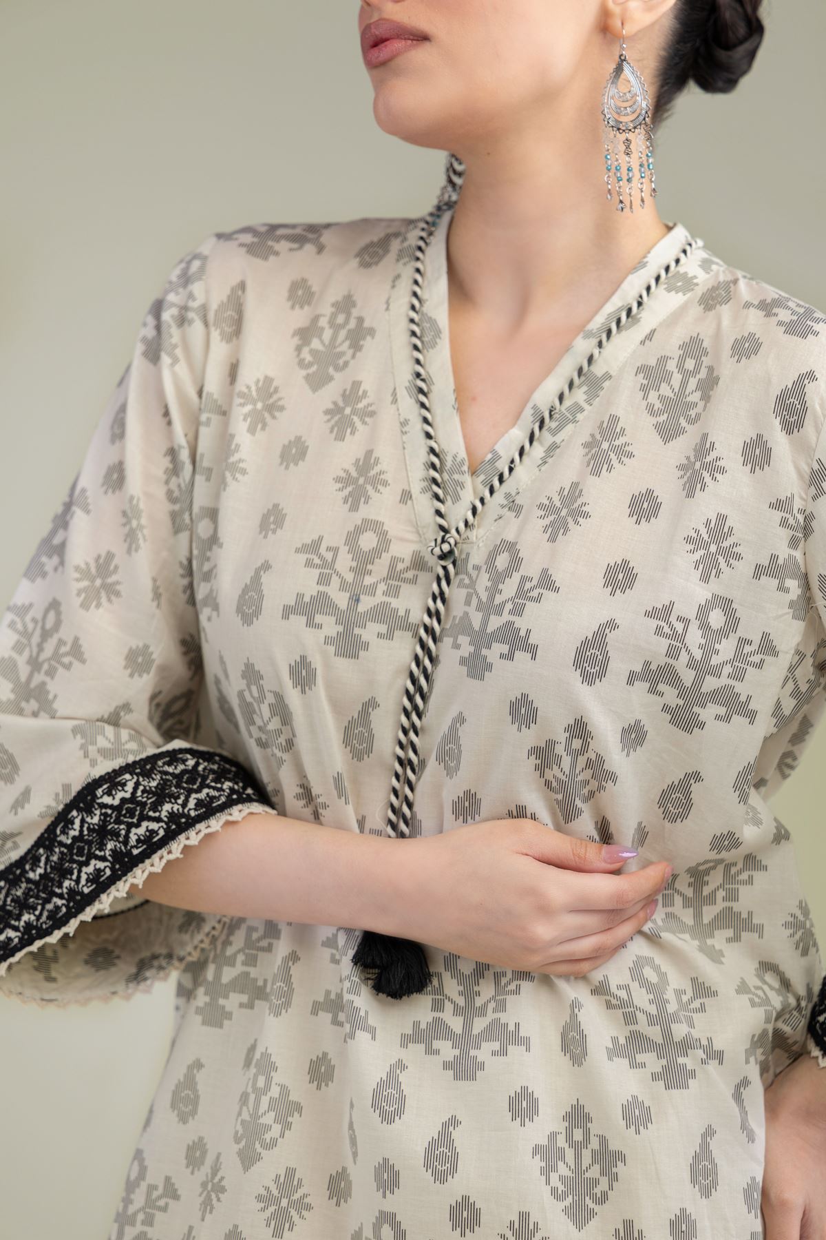 Embroidered Lawn Lawn V-Neck Kurta - 1-26-209-A-E2-VG
