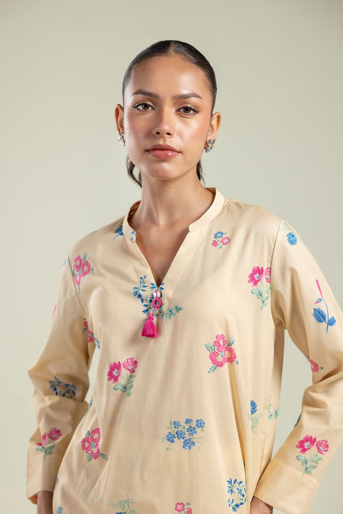 Printed Cambric Floral Tassel Kurta - 26-01-2E1-07TA-VG