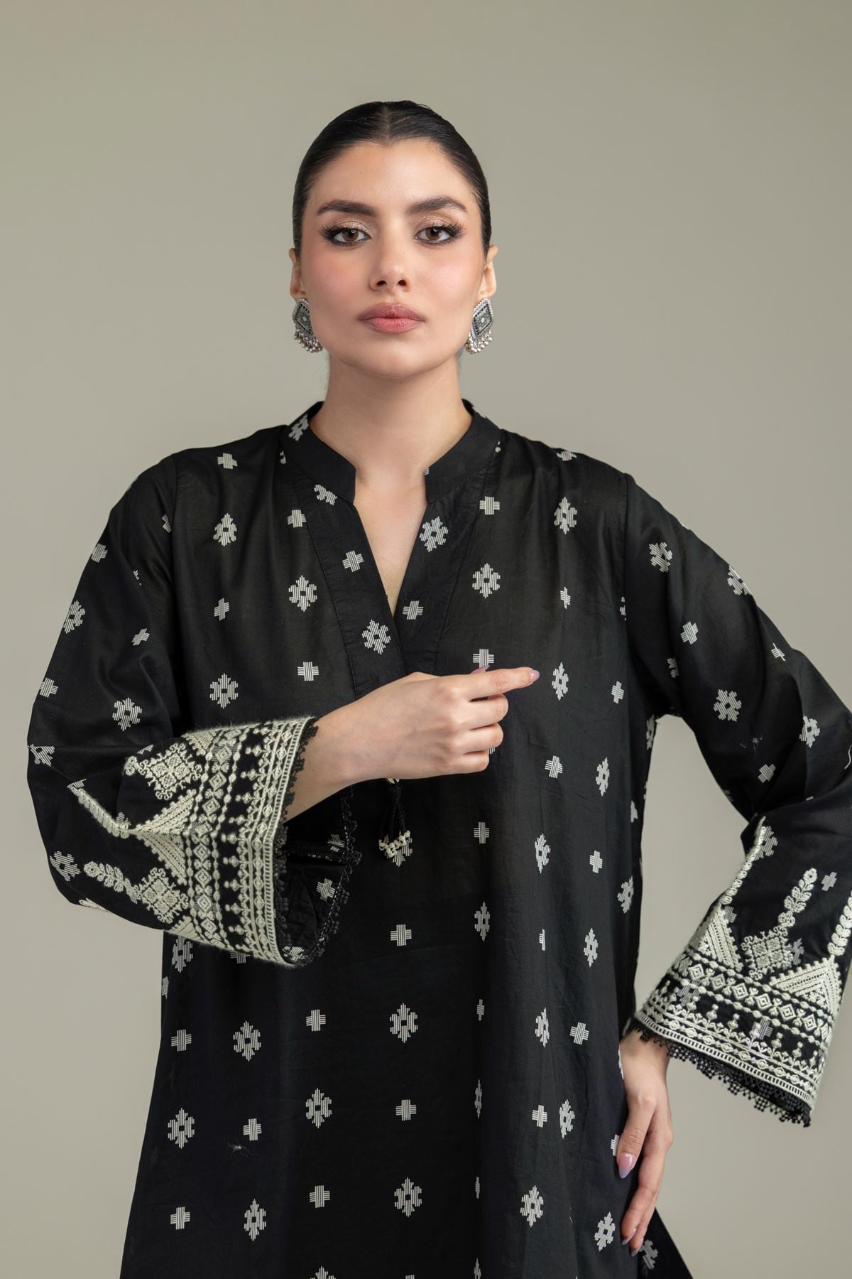 Embroidered Lawn Black Lawn Kurta - T-A33-26-206FH1-VG