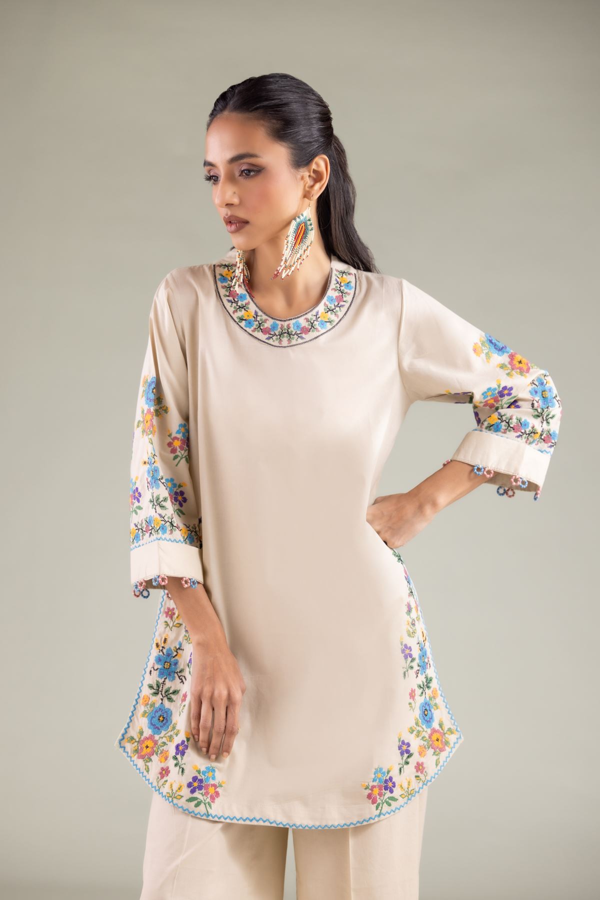 Embroidered Cambric Floral Threadwork Kurta - 1-26-125-A-D-VG