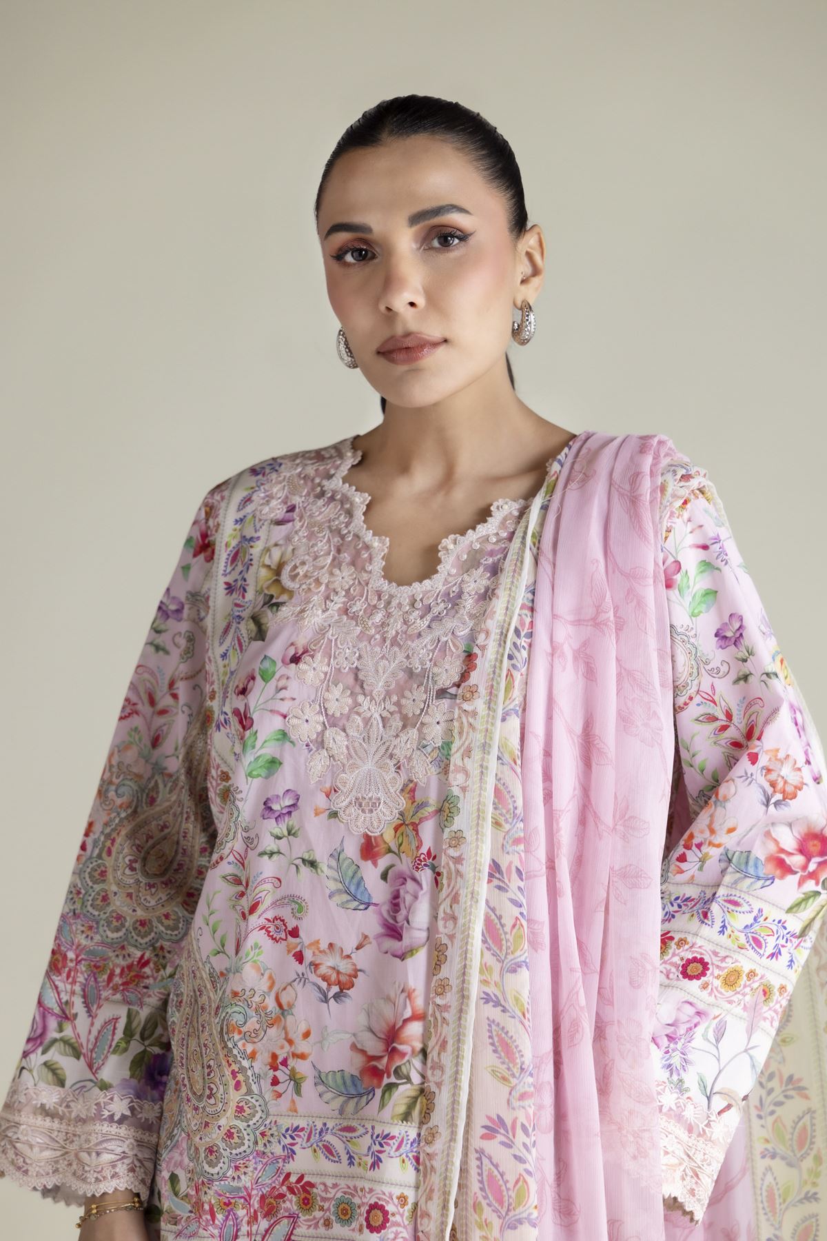Embroidered Lawn Fabrics 3 Piece - A22-26-201FC1-VG