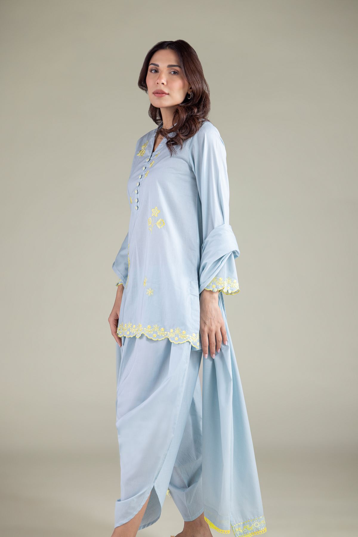 Embroidered Cambric Kurta - 25-10-12E11-07TA-VG