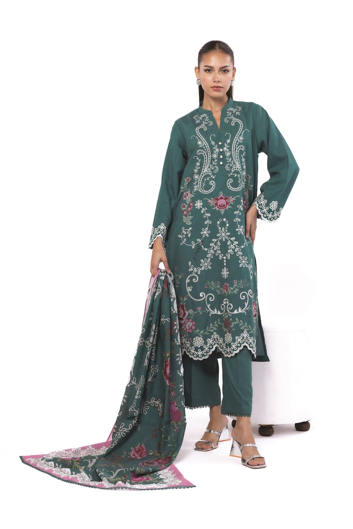 Embroidered Karandi Tailored 3 Piece - MT23AST-VG