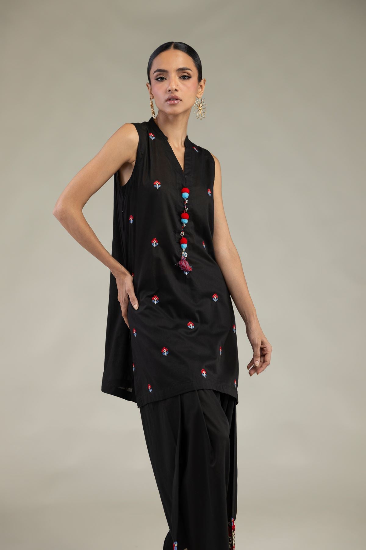 Embroidered Cambric Black Sleeveless Kurta - 1-26-226-A-I1-VG