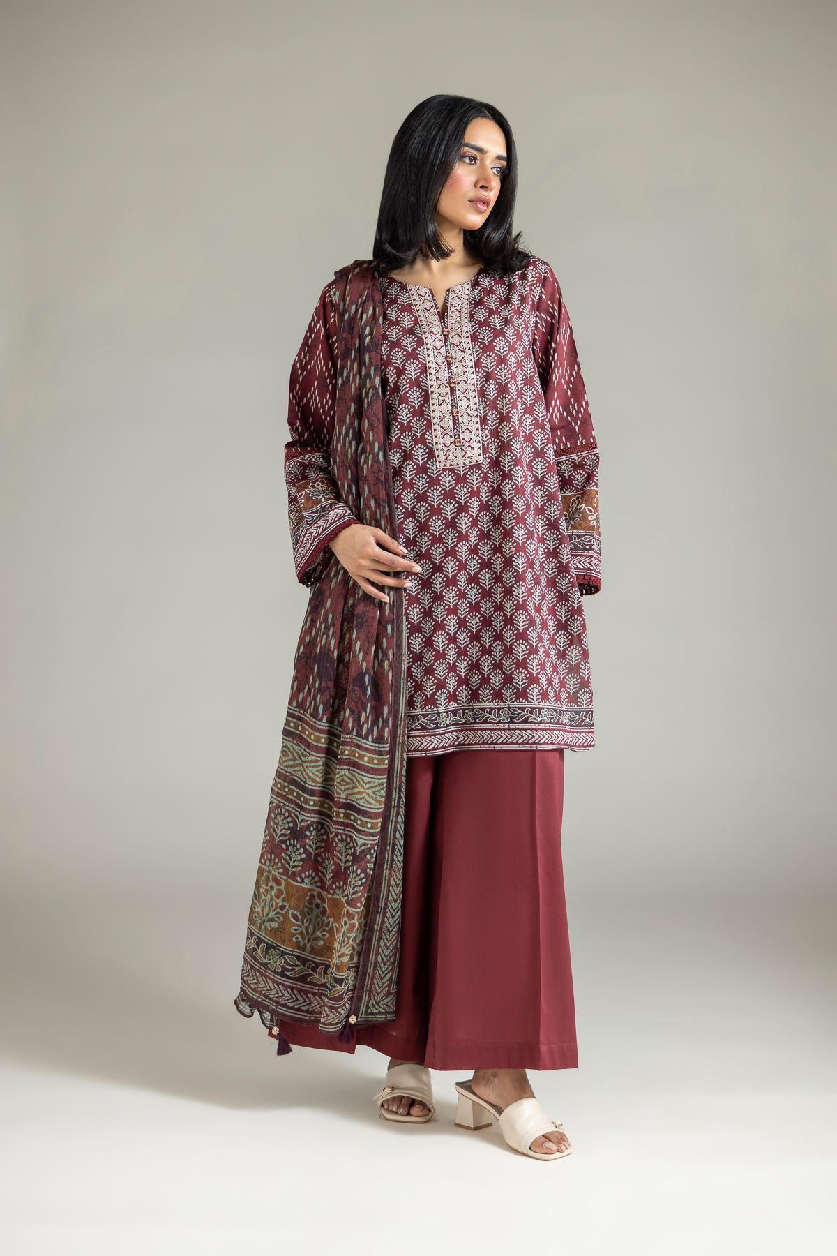 Embroidered Lawn Three-Piece Lawn Suit - T-A22-26-107FA-VG