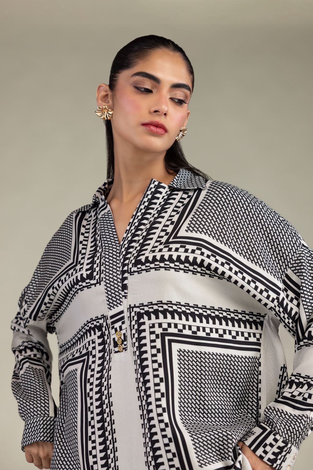 Embroidered Viscose Crepe Short V-Neck Shirt - 2-26-301-B-F1-VG