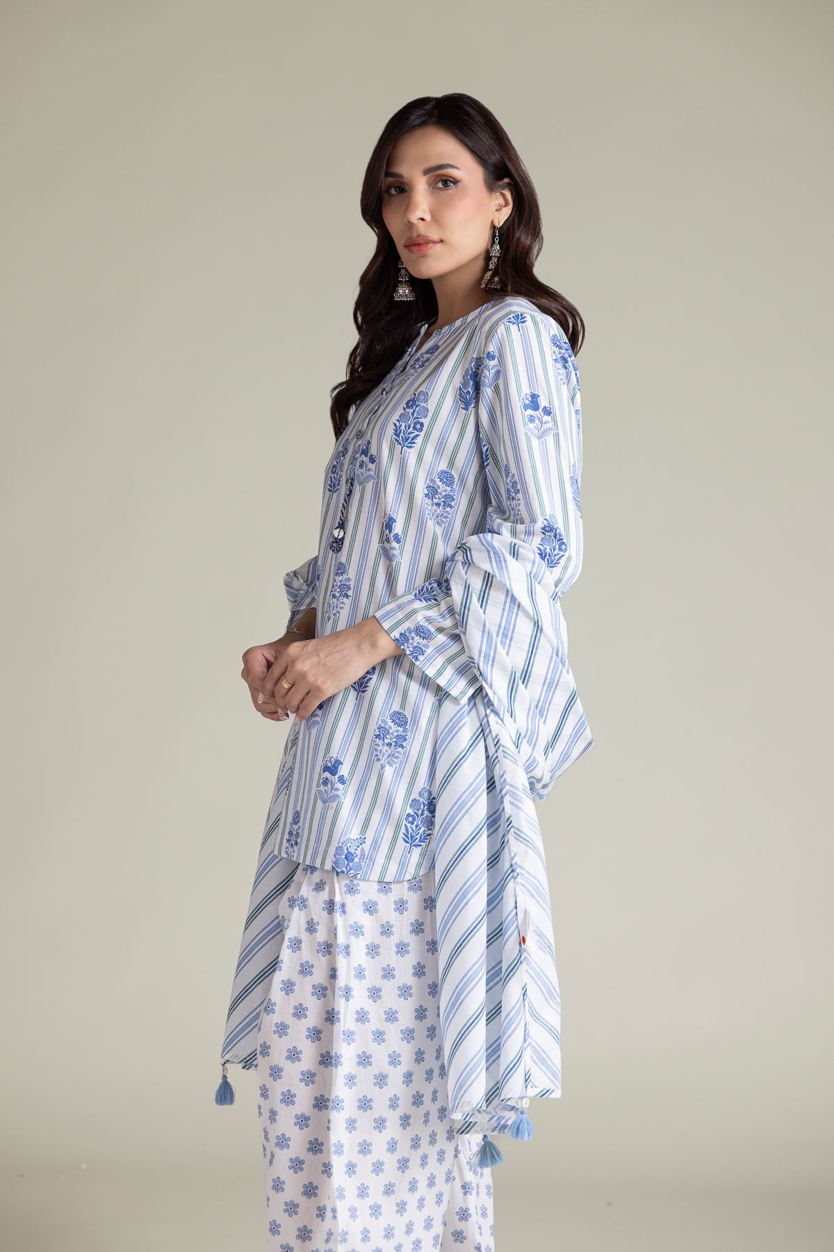 Embroidered Textured Lawn White Lawn Dupatta - 25-09-10E4-04TB-VG