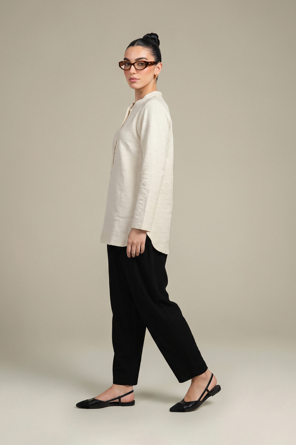Dyed Textured Cotton Off-White Solid Sweatshirt - 2-26-308-A-G1-VG