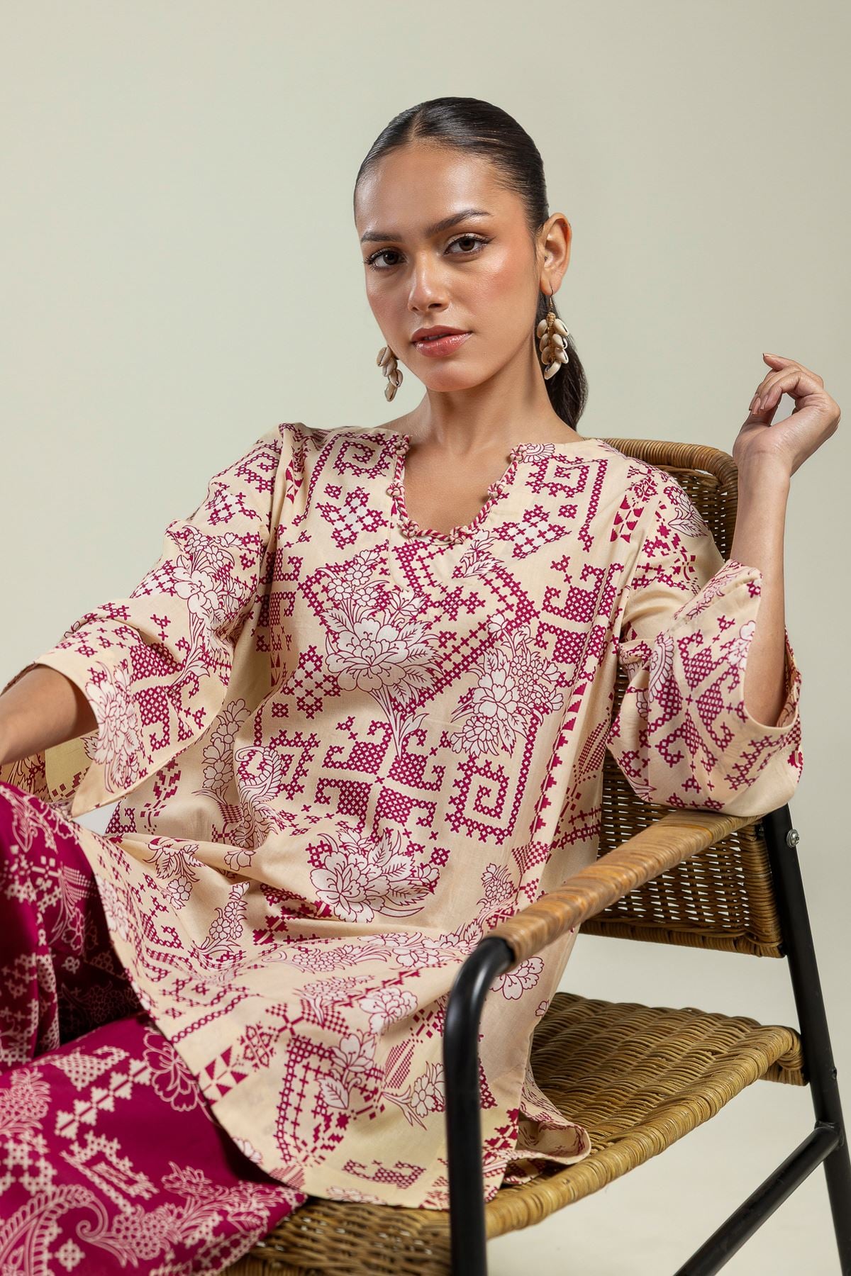 Printed Cambric Round V-Neck Kurta - 26-01-2E1-02TA-VG