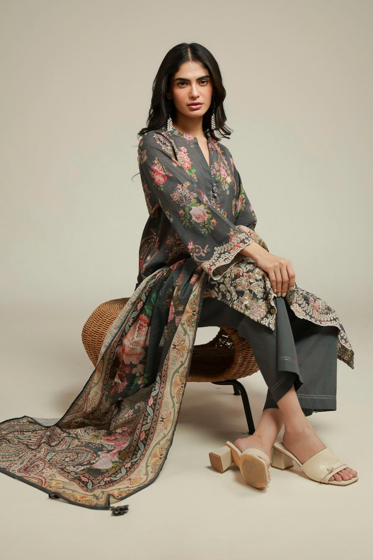 Embroidered Mesuri Embroidered Tailored 3-Piece - T-A112-26-104EJ1-VG