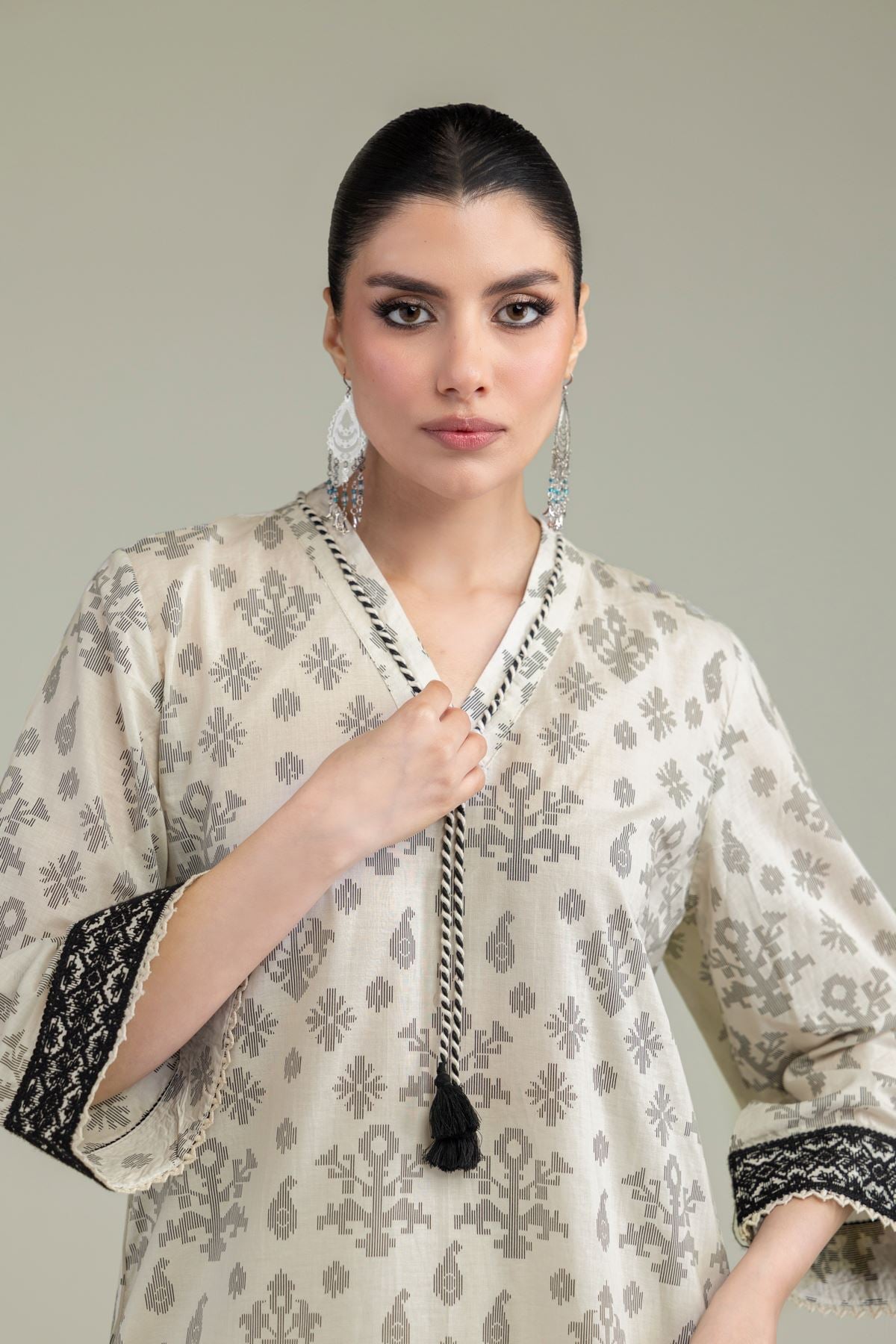 Embroidered Lawn Lawn V-Neck Kurta - 1-26-209-A-E2-VG