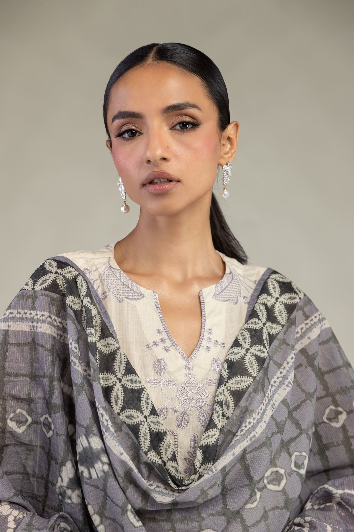 Textured Lawn Embroidered Gray Lawn Dupatta - 1-26-226-A-I1-VG