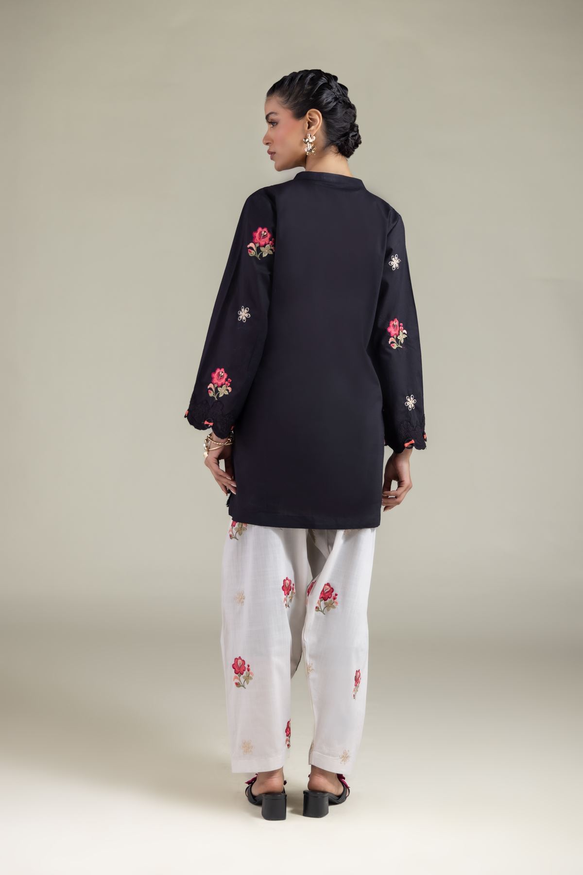 Embroidered Textured Cotton Floral V-Neck Kurta - 25-00-X2-08TB-VG