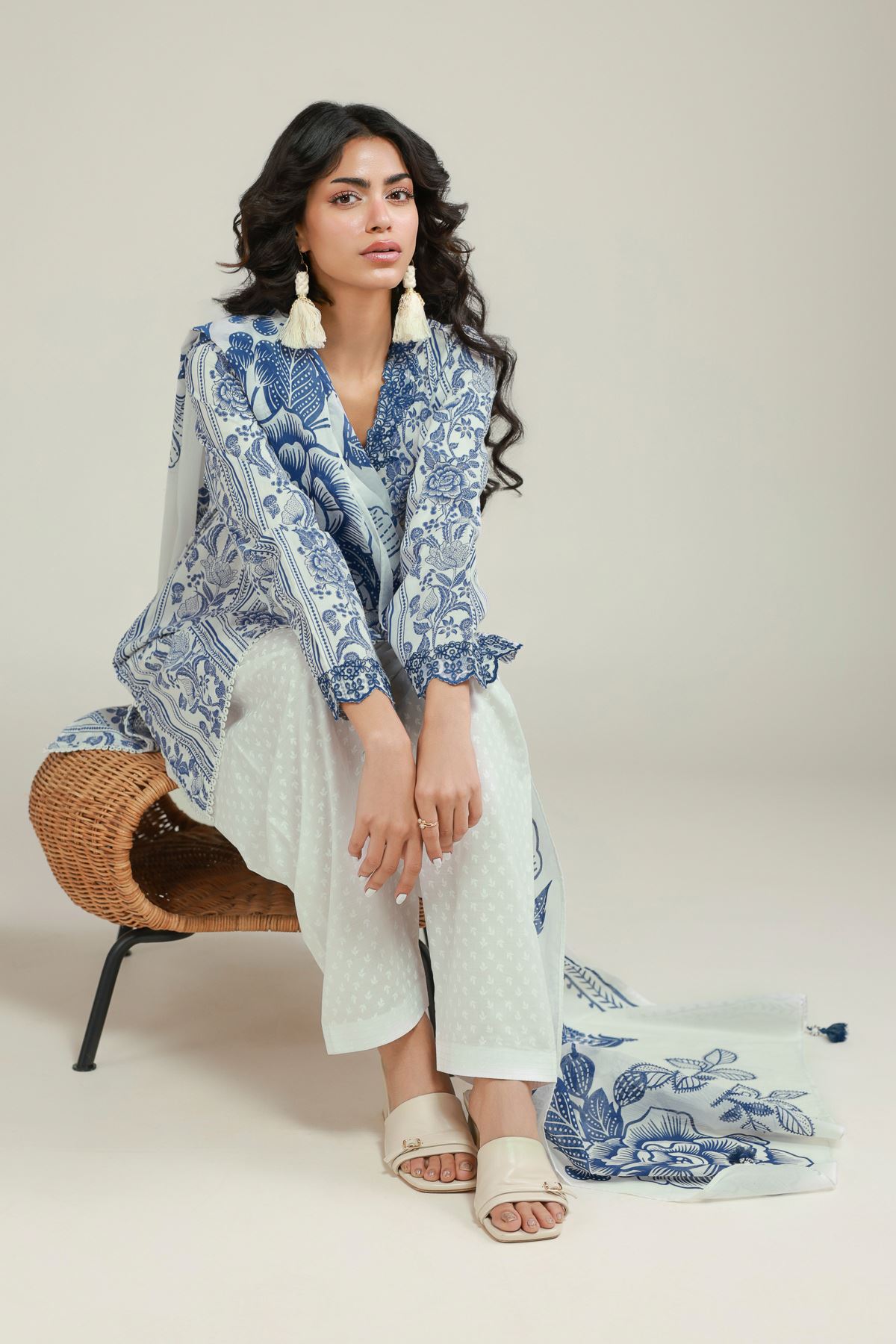 Embroidered Lawn 3-Piece Floral Suit - T-A22-26-102FG1-VG