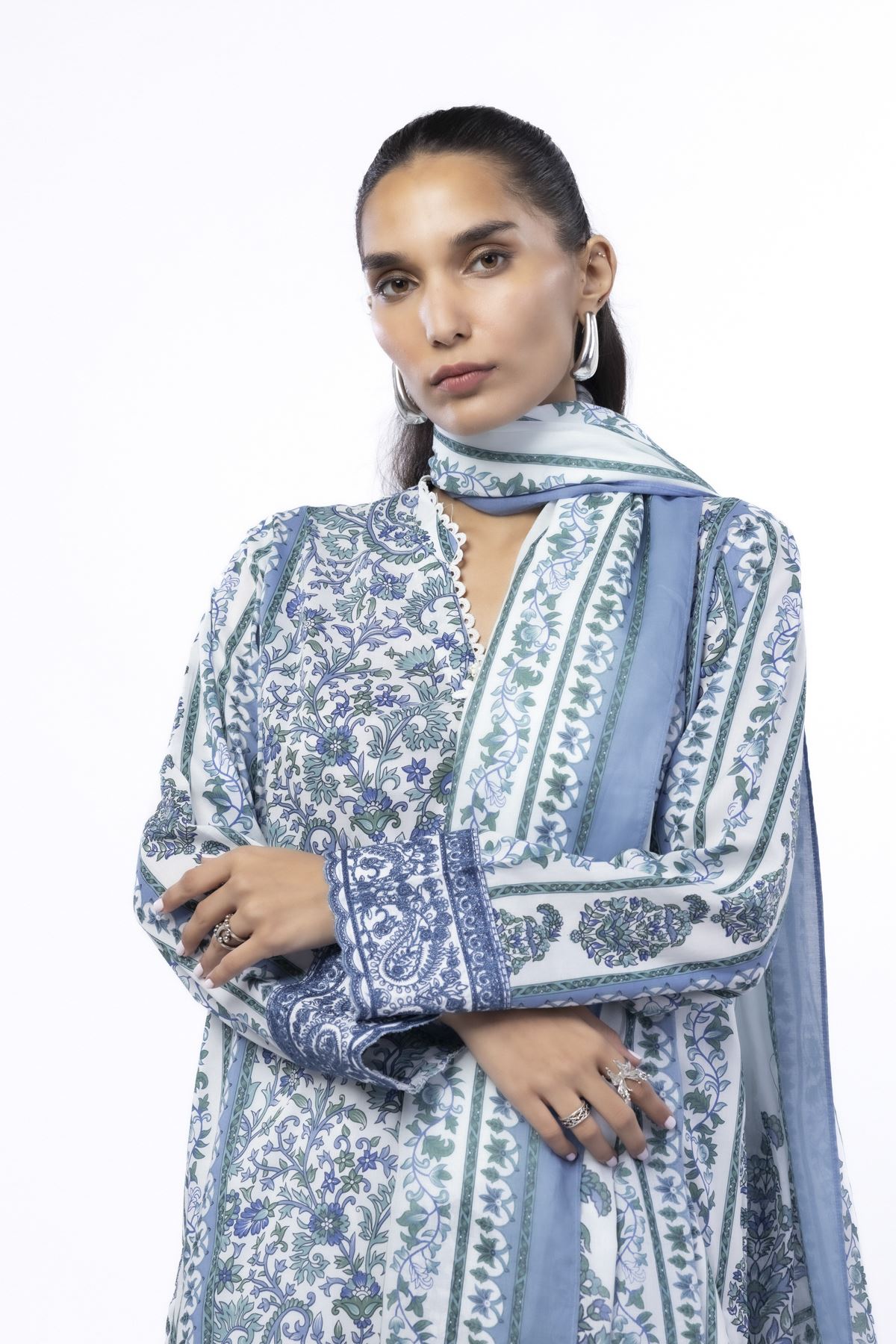 Embroidered Lawn Fabrics 3 Piece - T-A22-26-108FC-VG