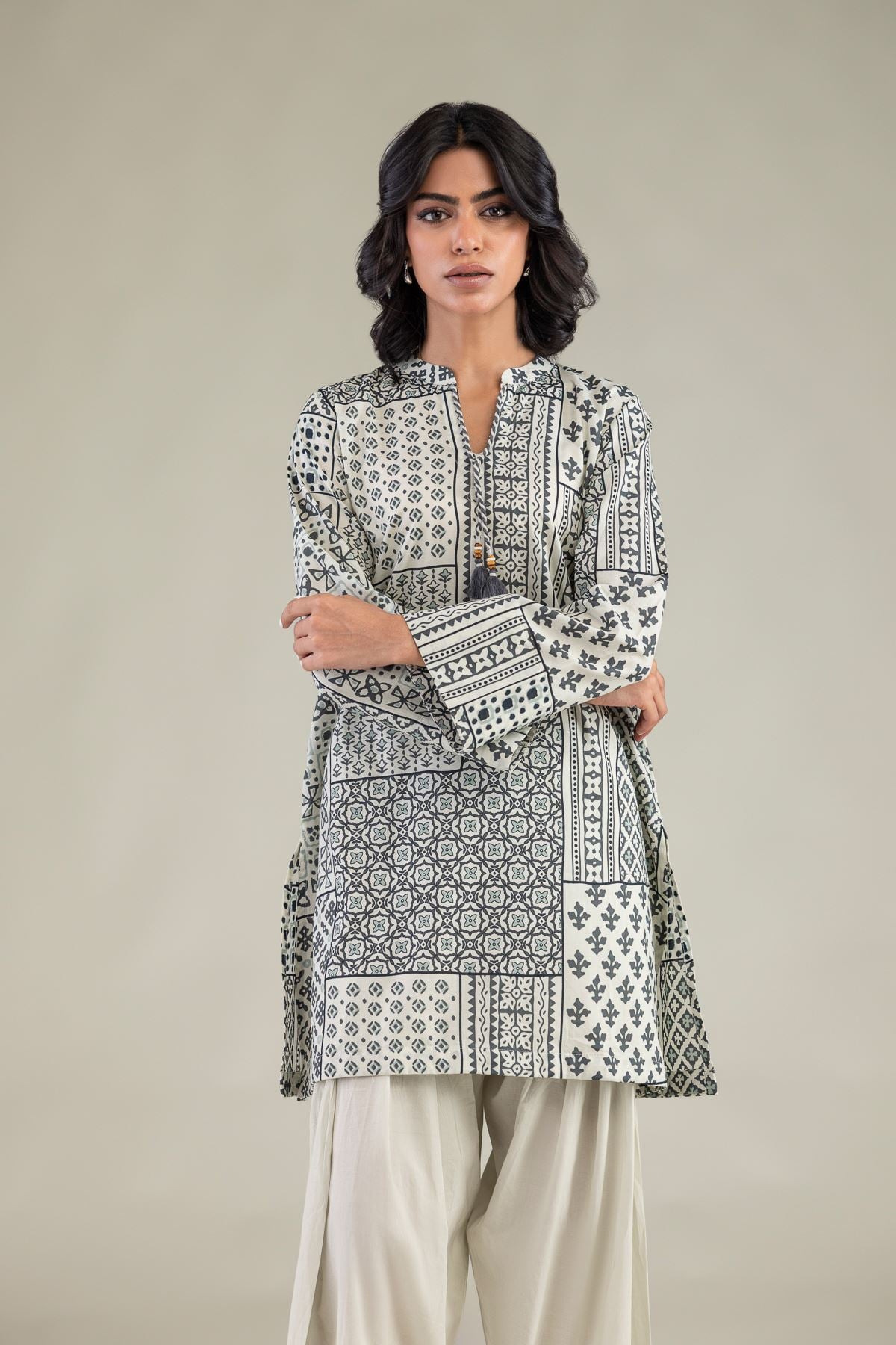 Printed Cambric Short V-Neck Kurta - 1-26-303-B-A1-VG
