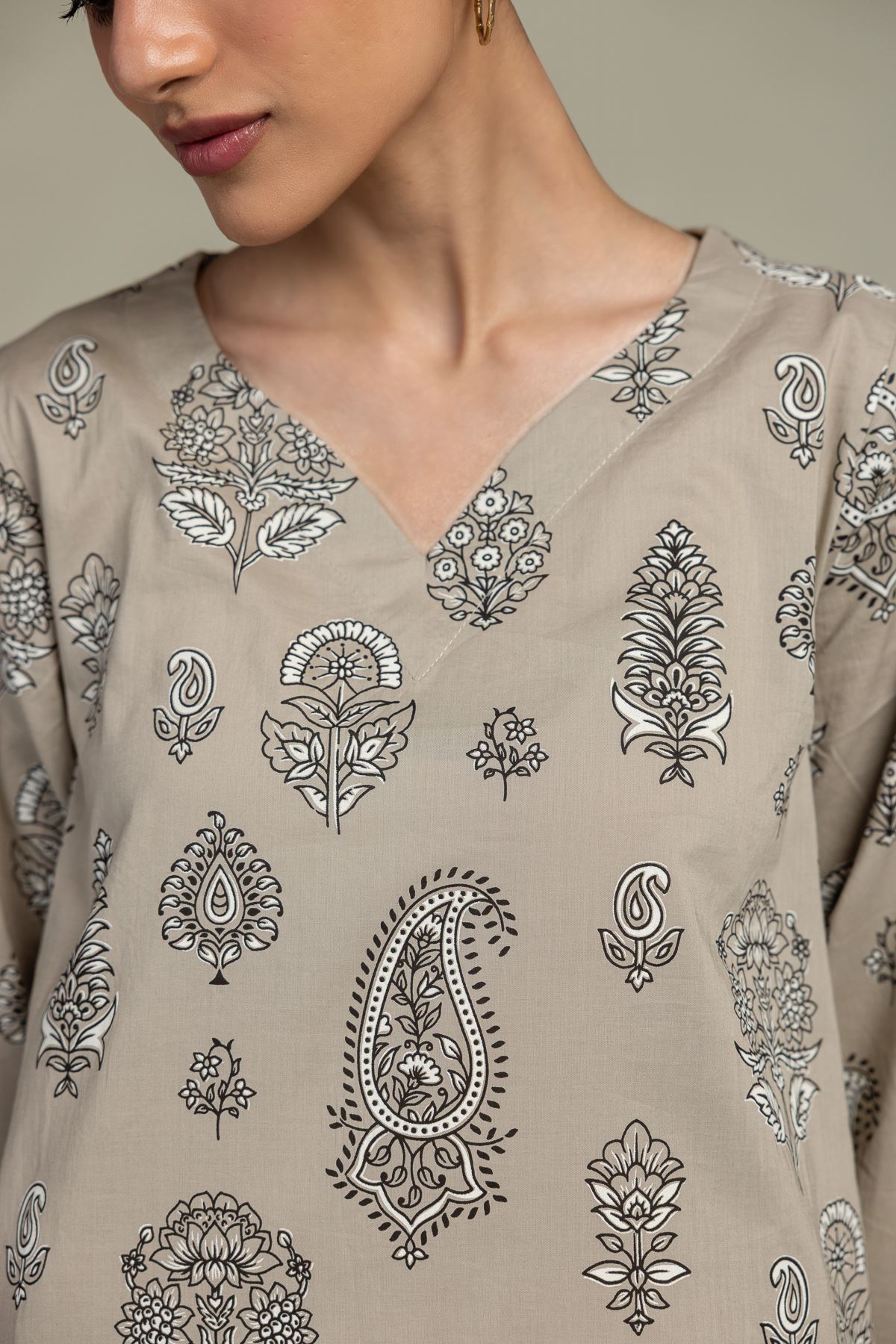 Printed Cambric Paisley Floral Kurta - 8-26-303-A-C1-VG