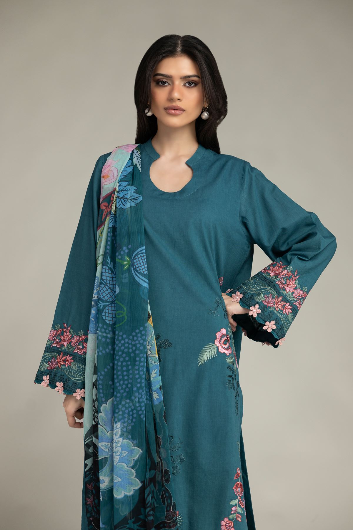 Embroidered Cambric Fabrics 3 Piece - A22-26-219FJ1-VG