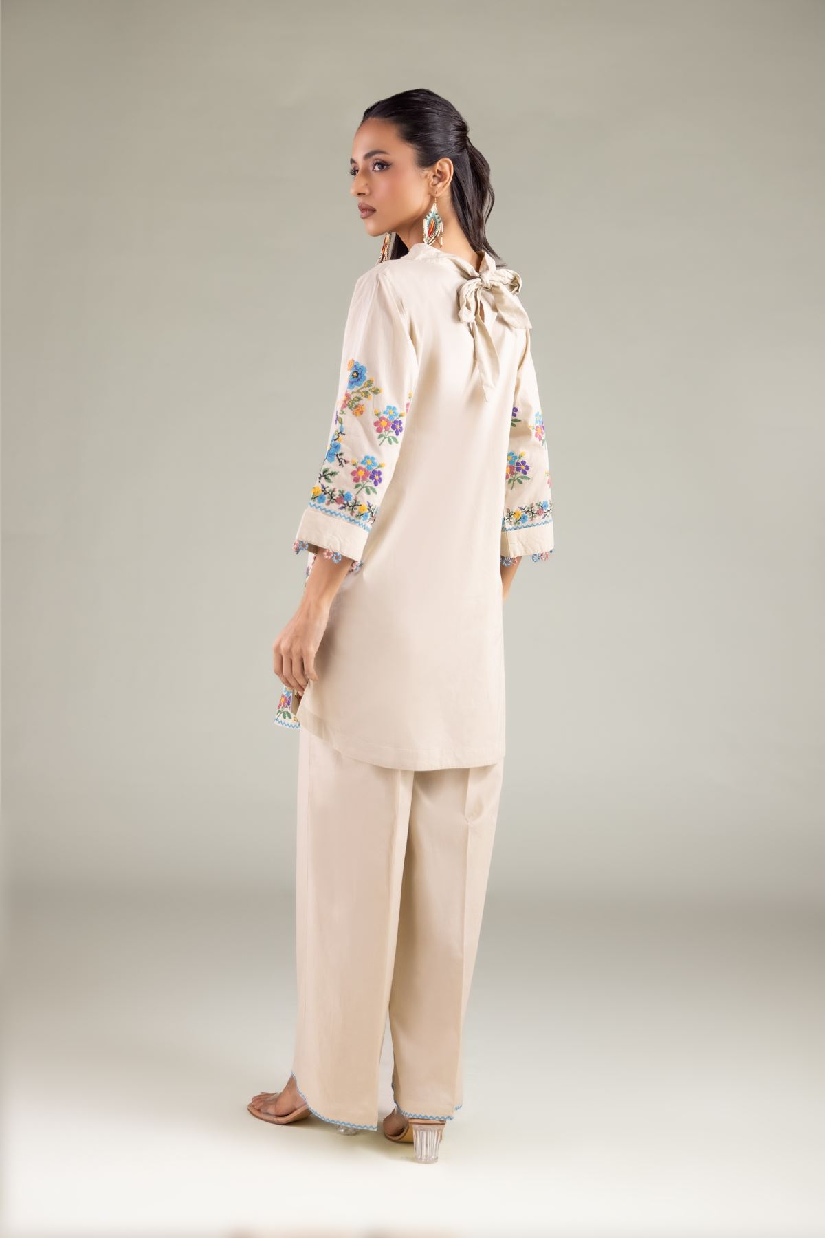 Embroidered Cambric Floral Threadwork Kurta - 1-26-125-A-D-VG