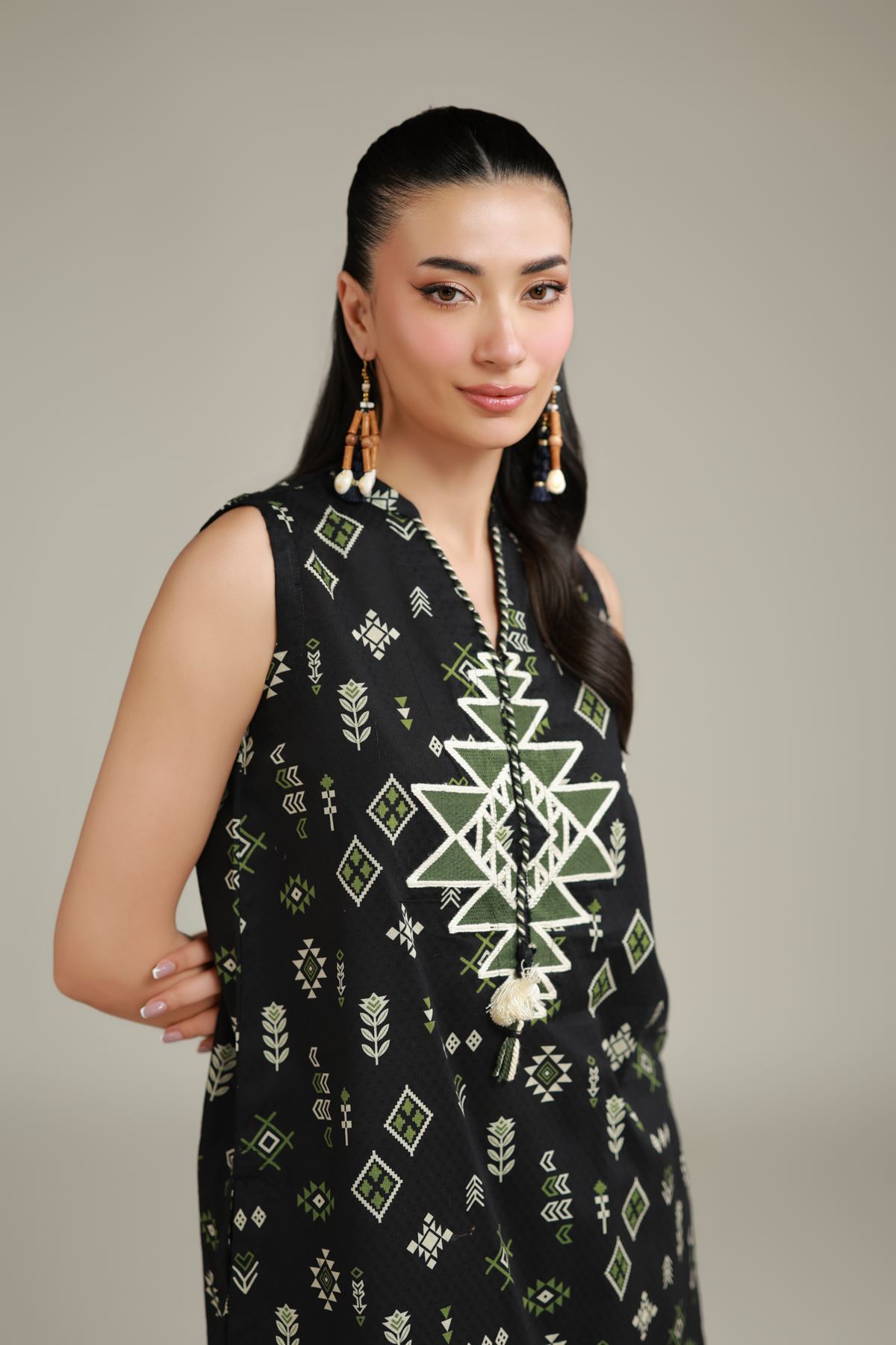 Embroidered Cotton Dobby Black Sleeveless Kurta - 26-02-1E13-02TA-VG