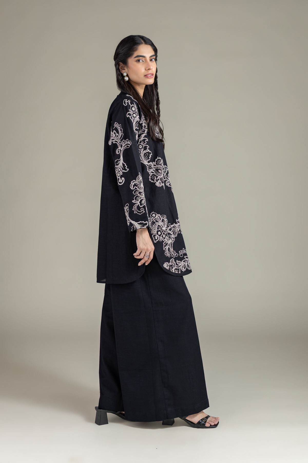Embroidered Khaddar Kurta - 25-10-12E3-07TA-VG