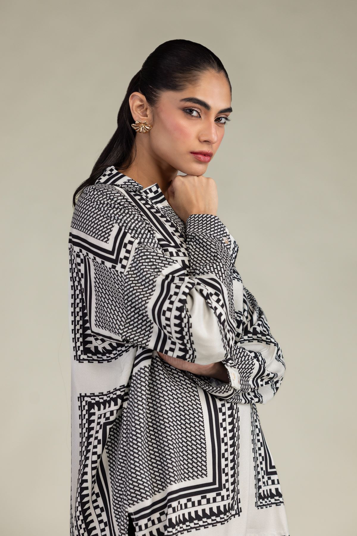 Embroidered Viscose Crepe Short V-Neck Shirt - 2-26-301-B-F1-VG