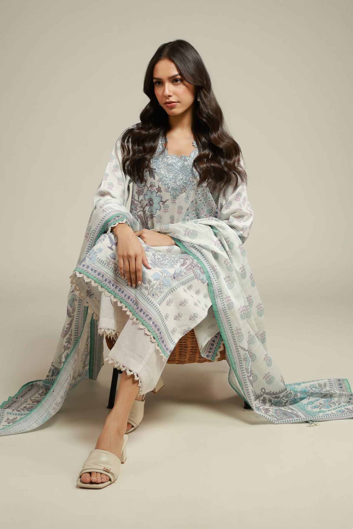 Embroidered Textured Lawn Tailored Lawn 3-Piece - T-A22-26-112FH1-VG
