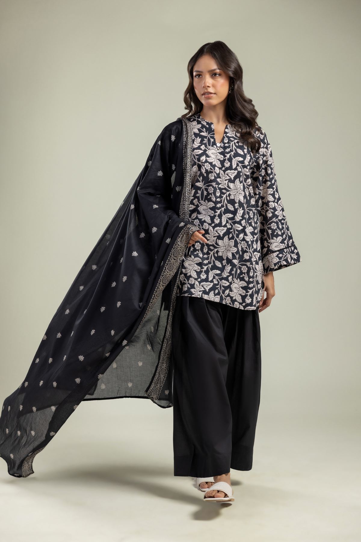 Printed Lawn Black Lawn Dupatta - 1-26-201-A-B-VG