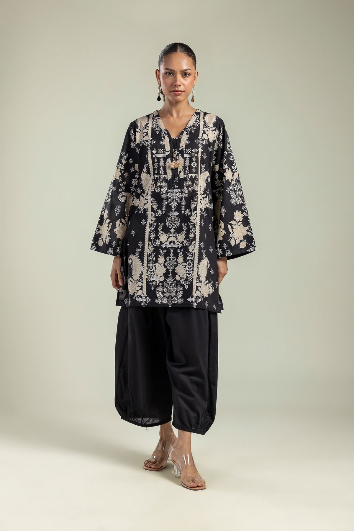 Printed Cambric Solid Black Shalwar - 26-01-1E5-06TA-VG