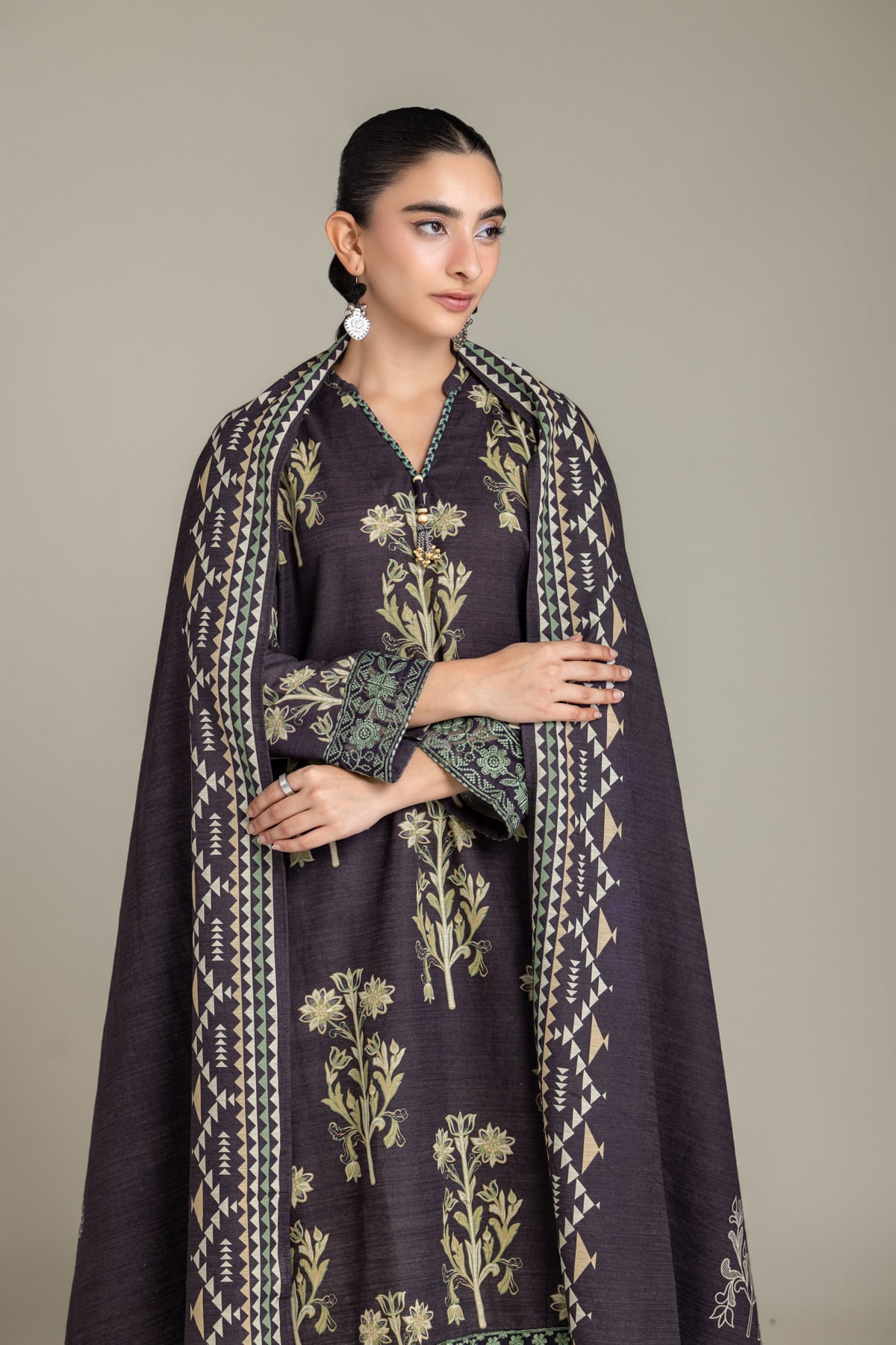 Embroidered Light Khaddar Fabrics 3 Piece - 2-26-202-A-D-VG