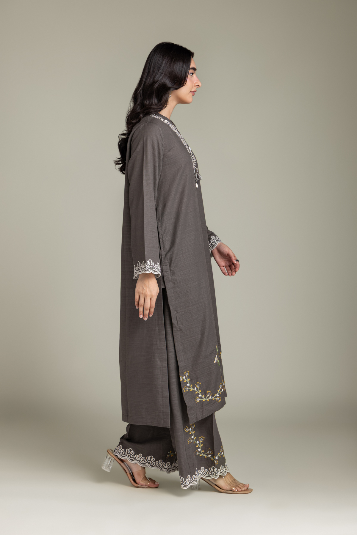 Embroidered Light Khaddar Kurta - 2-26-202-A-D-VG